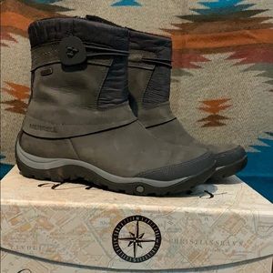 Merrell cute, warm, gray/black boots!